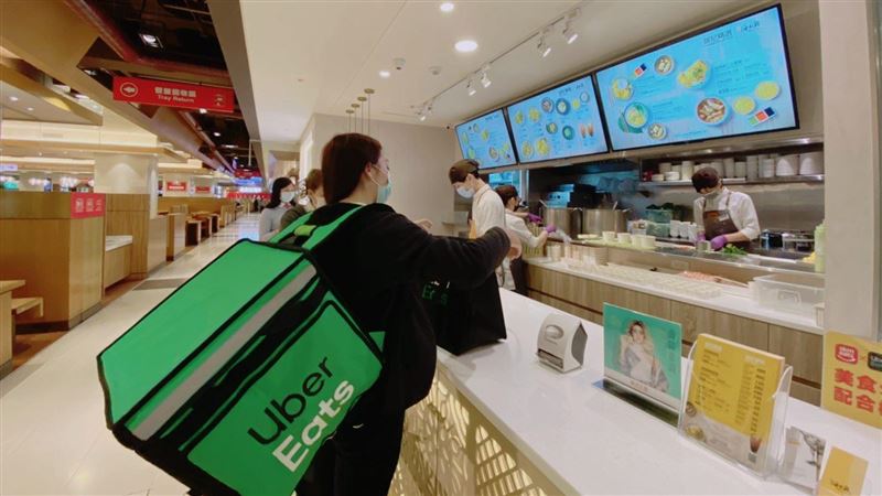 百貨美食外送上線12家餐廳買1送1
