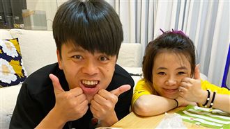 慘遭惡棍偷襲　蔡阿嘎護孕妻氣炸喊告