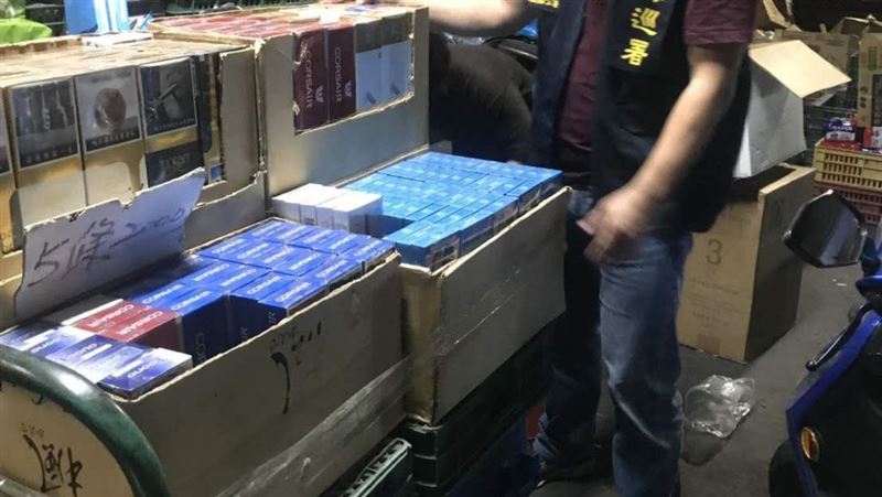 摻過期品俗賣　海巡查扣近4萬包私菸