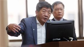 特別預算案  陳時中上台備詢立法院財政、內政、經濟、教育及文化、交通、社會福利及衛生環境委員會聯席會議，5日繼續審查「中央政府嚴重特殊傳染性肺炎防治及紓困振興特別預算案」，衛福部長陳時中（前）上台備詢。中央社記者張皓安攝  109年3月5日