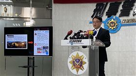 刑事局今天表示，3日接獲民眾檢舉兩件推特網友留言不實疫情訊息，經查兩則貼文內都出現簡體字且內容不實，初判均為境外人士於二二八連假期間所為，呼籲民眾勿輕率聽信與轉傳。