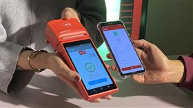 街口跨境支付 搶賺奧運財街口支付14日宣布在日本啟用跨境支付服務，現階段已在日本開通約8000至1萬家通路，目標今年6月底前達到10萬家，搶攻東京奧運商機。中央社記者吳家豪攝 109年1月14日