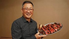 牛排教父鄧有癸第一家店，房東有感自己也是餐飲業，加上這波疫情衝擊，於是超級佛心降租20％。（圖／新光三越提供）