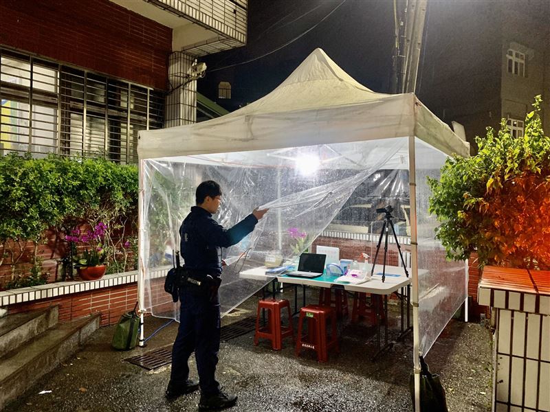 基警自製隔離偵詢區　裝備齊全防疫