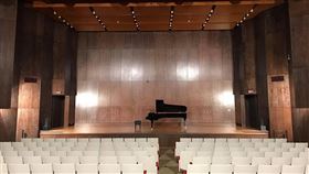 文化部因應武漢肺炎防疫因應原則，再提高所屬場館防疫措施強度，其中表演型場館入口處全面量體溫，額溫達攝氏37.5度以上者協助退票離場。圖為國家音樂廳演奏廳。