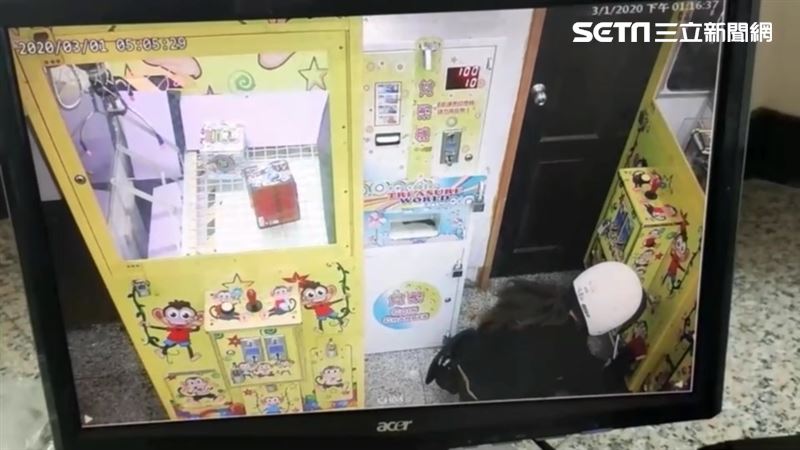 辣腿妹竊娃娃機　遭逮驚見竟是男兒身