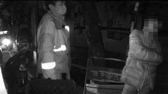 男遭吊照還酒駕　被警攔急摳媽來