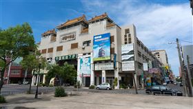 中國城，台南青壯一輩只知道這座建築是治安毒瘤，就像是巨獸張著大口盤踞在中西區中正路末端，但對年過50的中老年人來說，這裡是台南1980年代繁華的指標，也是時尚的起點。