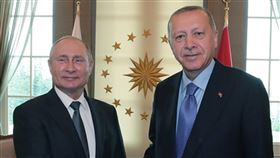 艾爾段與蒲亭會晤土耳其、俄羅斯、伊朗16日就政治解決敘利亞衝突召開三方高峰會。會前，土耳其總統艾爾段（右）、俄羅斯總統蒲亭（左）進行雙邊會晤。（土耳其總統府提供）中央社記者何宏儒安卡拉傳真   108年9月16日