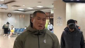 鐵鎚惡煞疑為館粉　館長想怒打他巴掌