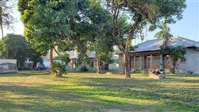 文創亮點  屏東勝利星村新增19商家（1）屏東縣政府文化處表示，位於屏東市區的勝利星村創意生活園區，原為日據時代屏東飛行場的軍官宿舍，光復後成為陸軍眷村。新增19戶招商徵選結果出爐，加上原有商家共有45個品牌，將成為屏東市文創新亮點。（屏東縣政府提供）中央社記者郭芷瑄傳真  109年3月6日