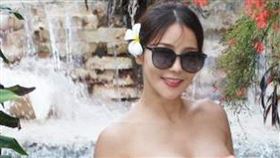 46歲南韓美魔女Mina（沈敏雅）跟小17歲老公「SoReal」成員柳弼立（Phillip）。IG