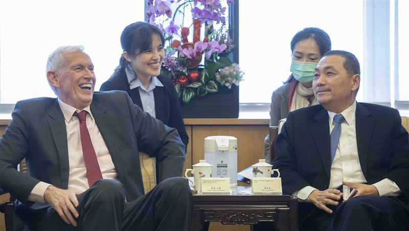 莫健訪侯友宜　台美防疫口訣交流趣
