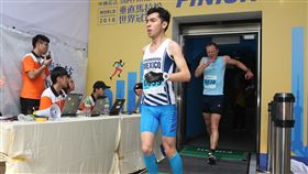 台北101垂直馬拉松熱情開跑台北101垂直馬拉松世界冠軍賽5日熱情開跑，吸引許多國內外好手前來挑戰。中央社記者謝佳璋攝　107年5月5日