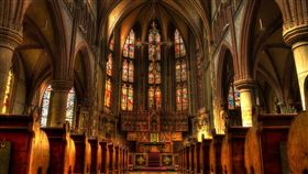 ▲西班牙教堂禁吻足禮。(示意圖／翻攝自Pixabay）