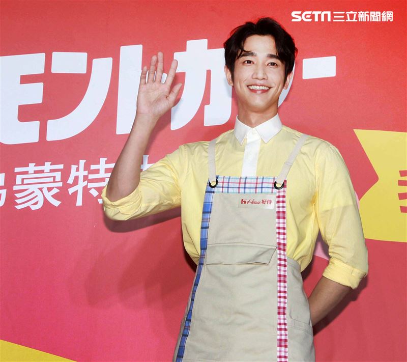 劉以豪情人節前夕化身咖理系男友大展浪漫，分享咖理料理秘方。（記者邱榮吉/攝影）