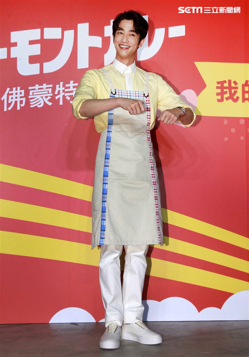 劉以豪情人節前夕化身咖理系男友大展浪漫，分享咖理料理秘方。（記者邱榮吉/攝影）