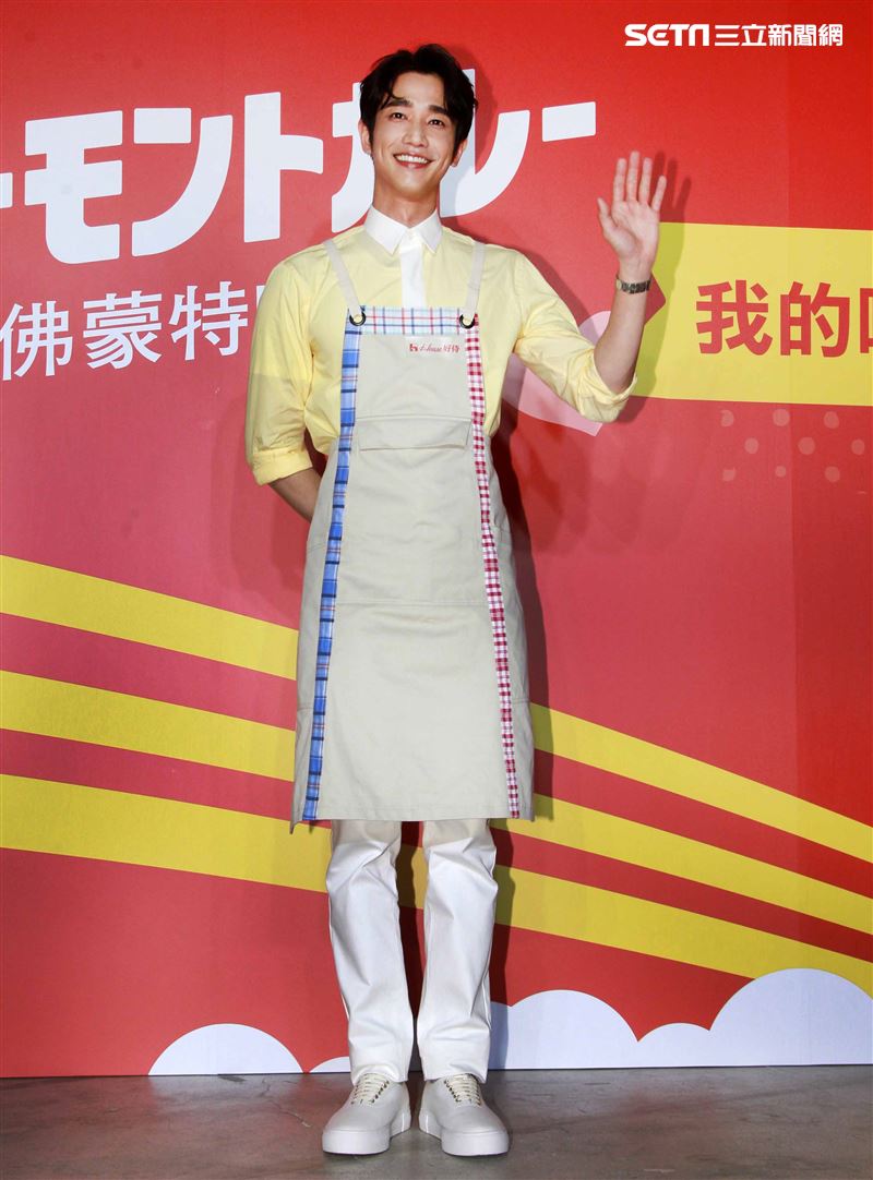 劉以豪情人節前夕化身咖理系男友大展浪漫，分享咖理料理秘方。（記者邱榮吉/攝影）