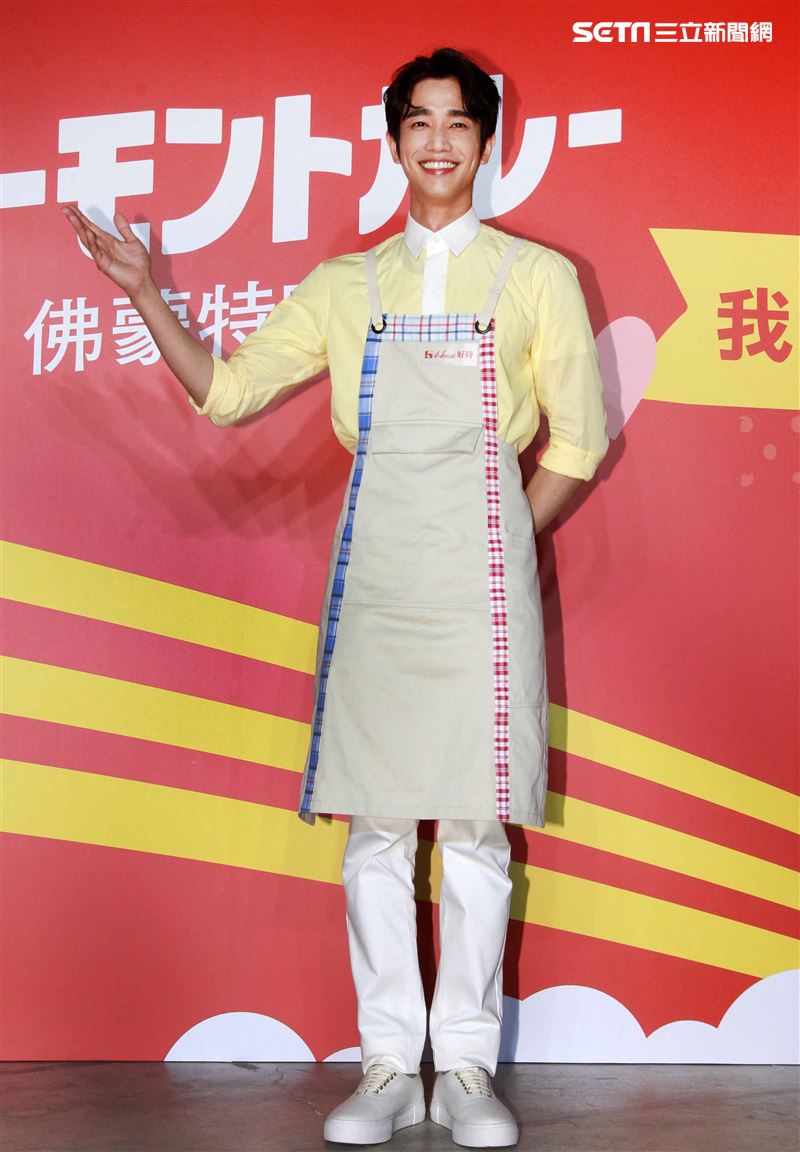 劉以豪情人節前夕化身咖理系男友大展浪漫，分享咖理料理秘方。（記者邱榮吉/攝影）