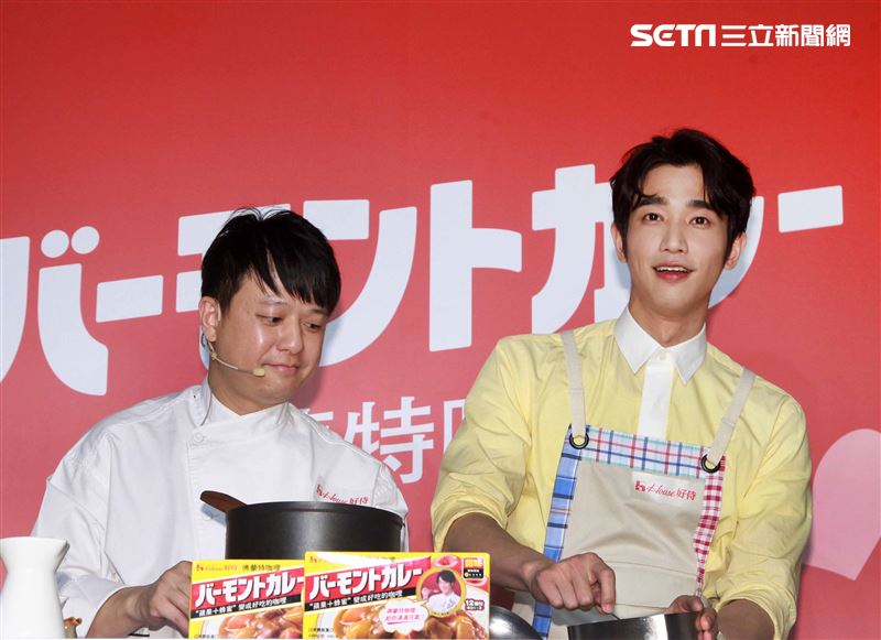 劉以豪情人節前夕化身咖理系男友大展浪漫，分享咖理料理秘方。（記者邱榮吉/攝影）