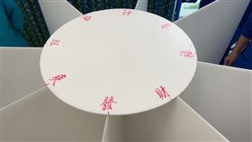 急診醫護怎用餐？醫創台版俄羅斯輪盤　網驚：各個都是福位（圖／吳肇鑫醫師臉書）