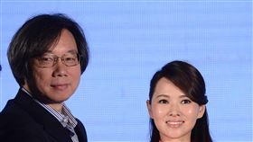 陸媒新京報創辦人戴自更被開除黨籍公職中共中紀委網站6日公布，新京報創辦人、北京市文化投資發展集團黨委副書記戴自更被開除黨籍和公職。他被指「在黨的宣傳工作中，不正確履行職責」。圖為2013年4月靜心圖書基金啟動儀式上，藝人伊能靜和時任新京報社長的戴自更（左）都是發起人。（中新社提供）中央社  109年3月6日