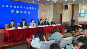 上海新增3例確診  均為伊朗中國留學生上海市衛健委發言人鄭錦（前排左3）6日表示，當地截至6日12時，新增3起2019年冠狀病毒疾病的確診病例，均為伊朗的中國留學生。中央社記者沈朋達上海攝  109年3月6日