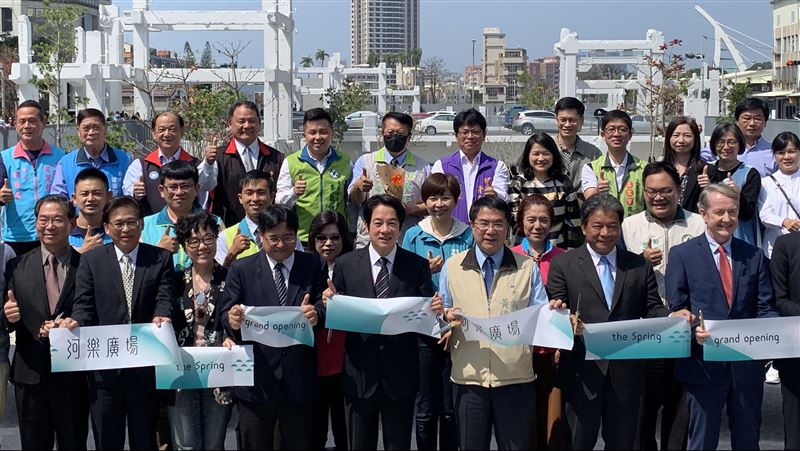 「全球最美麗公園」　河樂廣場啟用