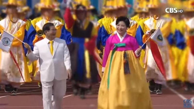 新天地教主爆養後宮　洗腦妻離開前夫