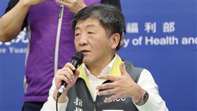 指揮中心宣布法德西3國旅遊警示提高因應武漢肺炎疫情，中央流行疫情指揮中心7日下午召開記者會，指揮中心指揮官陳時中表示，法國、德國及西班牙武漢肺炎病例快速上升，即起提高3國旅遊疫情建議至第二級警示，入境民眾應自主健康管理14天。中央社記者張皓安攝　109年3月7日