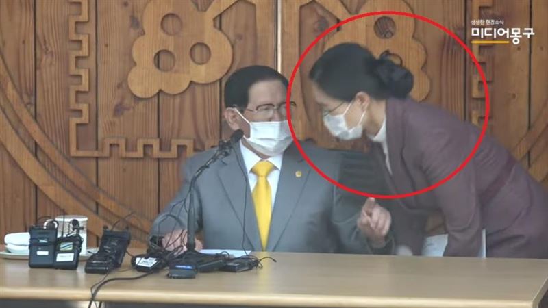 新天地「金秘書」貼身傳話　身分曝光