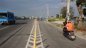 高屏大橋北上機車道開放通行台1線高屏大橋機車道拓寬工程因車道縮減，3個月來發生30起車禍，造成3人死亡，經立委關切，7日上午北上機車道已開放通行。（公路總局提供）中央社記者郭芷瑄傳真　109年3月7日