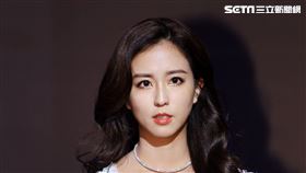 周曉涵豐滿的32C藏不住，性感走內衣秀。（記者邱榮吉/攝影)