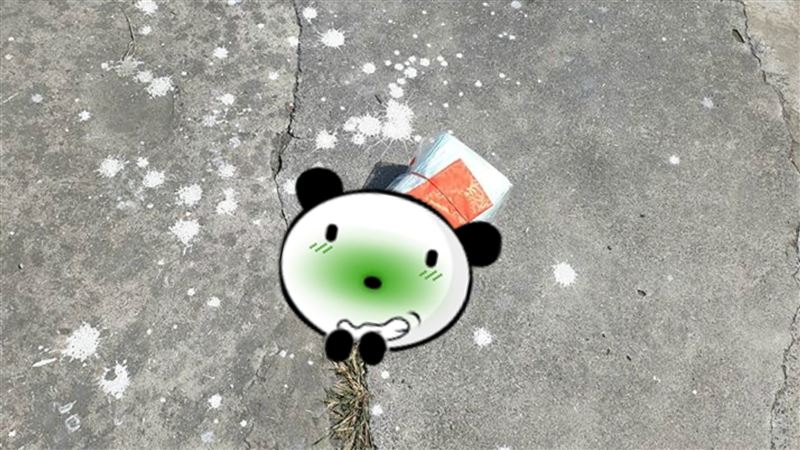 冥婚新招？　地上見紅包綁1疊口罩…