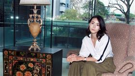 鍾瑶接受三立新聞網專訪。（記者邱榮吉/攝影）