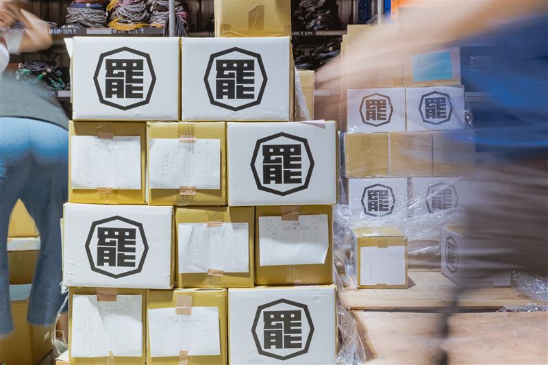 志工徹夜造冊　40萬罷韓連署書曝光