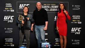 ▲中國張偉麗與JJ。（圖／取自推特）