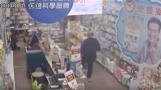 買口罩狂挑款式　下秒男子竟怒踹貨架