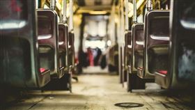 公車 車廂 公車內部(圖/PIXABAY)