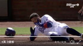 ▲遊騎兵外野手Willie Calhoun被道奇隊的投手Julio Urias速球直擊臉部。（圖／翻攝自推特）