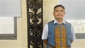 前來義鄉代理鄉長顏成仁出任屏縣原民處長屏東縣政府前原住民處處長伍麗華當選現任立委，位置懸缺，縣府9日布達新任原住民處長人事命令，由前來義鄉代理鄉長顏成仁（圖）出任，盼為縣府近年推廣的原鄉產業帶來不同思維。（屏東縣政府提供）中央社記者郭芷瑄傳真  109年3月9日