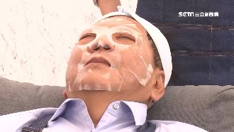 海巡空姐賀婦女節　潘孟安趁機行銷