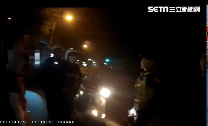 囂張奧迪男無照酒駕嗆：18萬繳得起