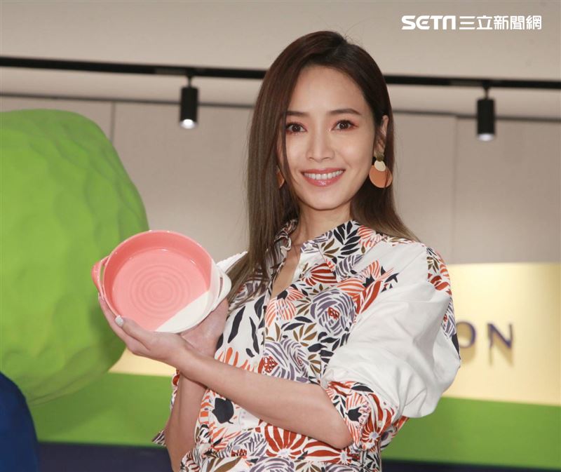 侯佩岑出席餐瓷品牌Royal Doulton時尚藝術快閃店開幕記者會（圖／記者邱榮吉攝影）