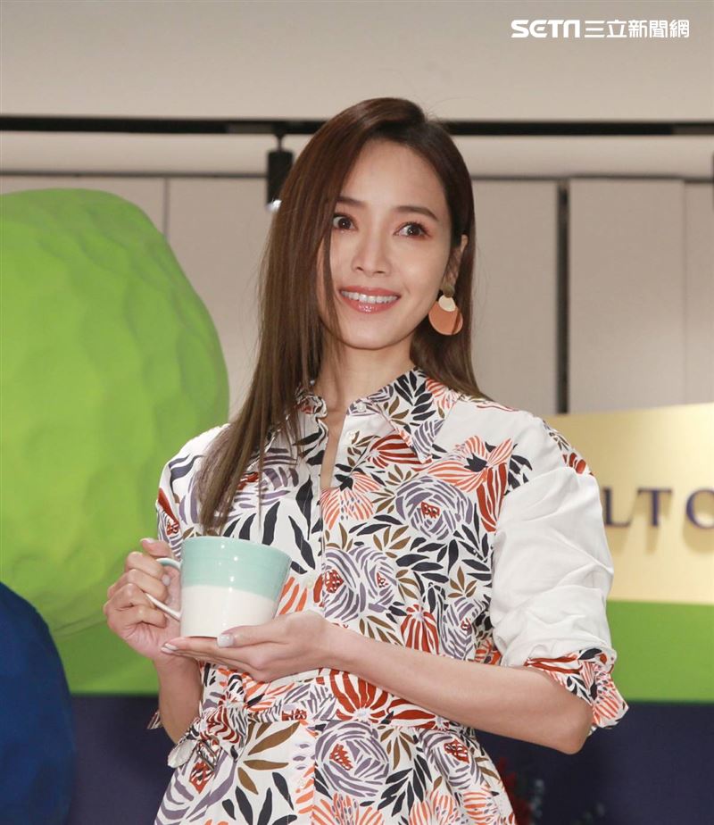 侯佩岑出席餐瓷品牌Royal Doulton時尚藝術快閃店開幕記者會（圖／記者邱榮吉攝影）