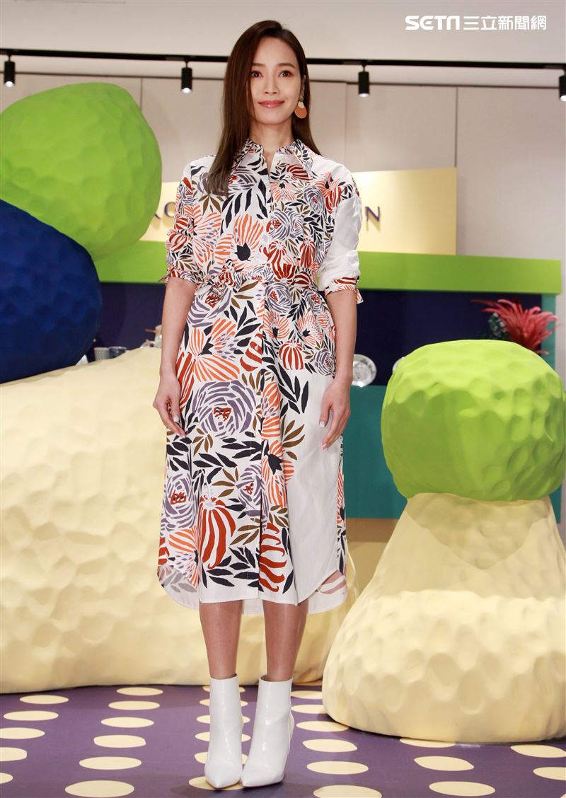 侯佩岑出席餐瓷品牌快閃店記者會，坦言廚藝普通，但老公跟小孩都很捧場。。（記者邱榮吉/攝影）