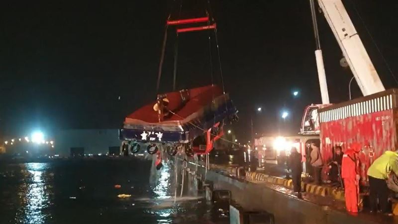 台北港貨輪撞領港船2死　1人判刑3人通緝