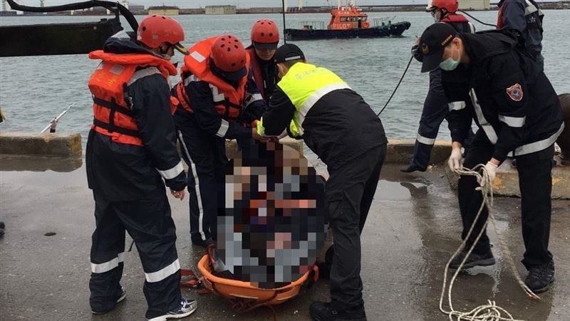 視線不佳？引水員剛上船就擦撞領港船