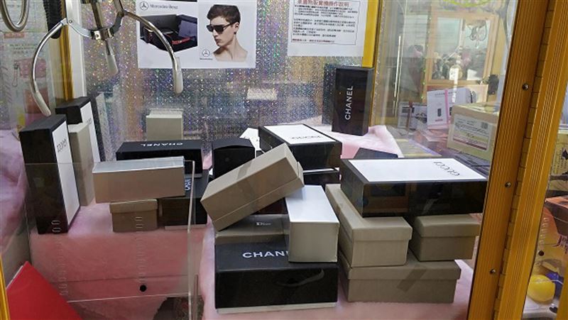 警方掃蕩娃娃機仿冒品　26人送辦
