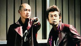 日本兩大奧斯卡影帝永瀨正敏、窪塚洋介曾經在1994年的電視劇《私家偵探濱麥克》合作過，沒想到事隔16年兩人又再度相遇合作新電影《最初的晚餐》，這次還是飾演一對沒有血緣關係的「父子」。現年已經53歲的永瀨正敏與40歲的窪塚洋介，從過去的青澀小生成長成資深級演員，對於能夠再次出演，窪塚洋介開心的直說感覺超特別。▼▲（圖／威視提供）